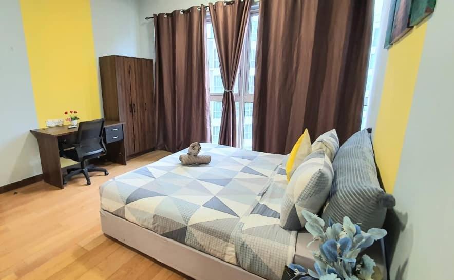 Regalia Suites With Infinity Pool Klcc By Staycation Homes 쿠알라룸푸르 외부 사진