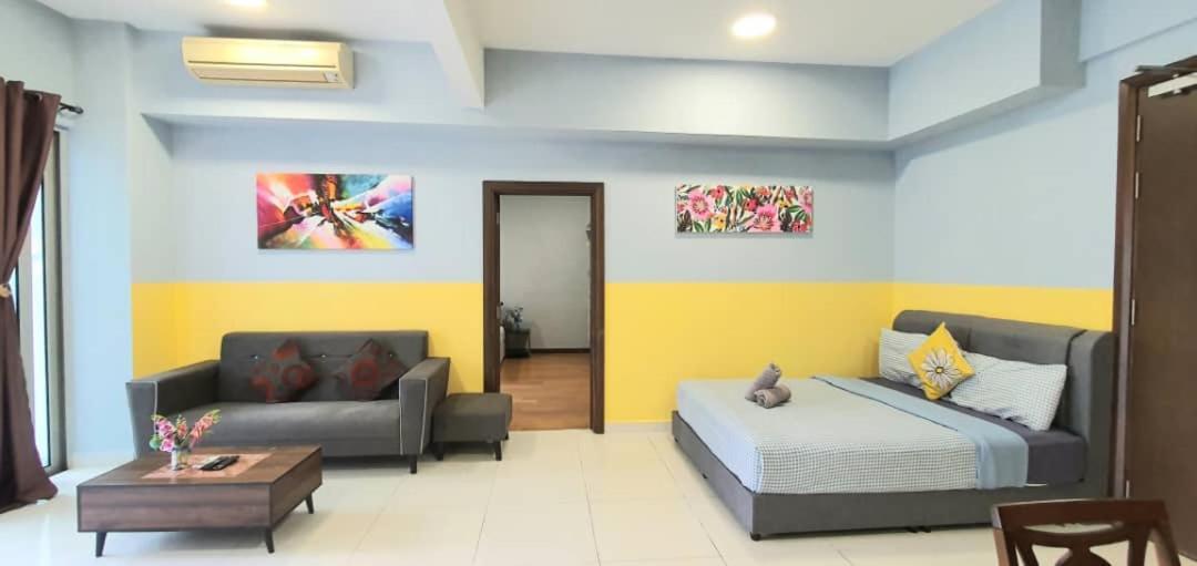 Regalia Suites With Infinity Pool Klcc By Staycation Homes 쿠알라룸푸르 외부 사진