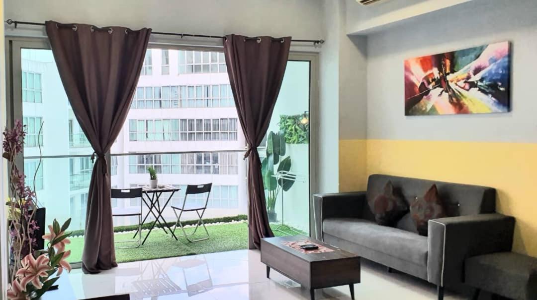 Regalia Suites With Infinity Pool Klcc By Staycation Homes 쿠알라룸푸르 외부 사진