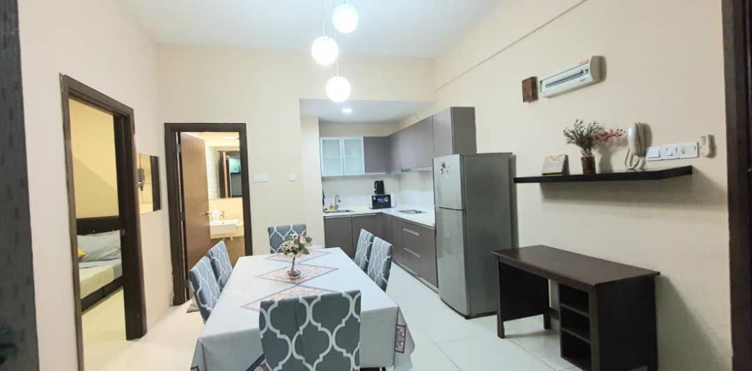 Regalia Suites With Infinity Pool Klcc By Staycation Homes 쿠알라룸푸르 외부 사진