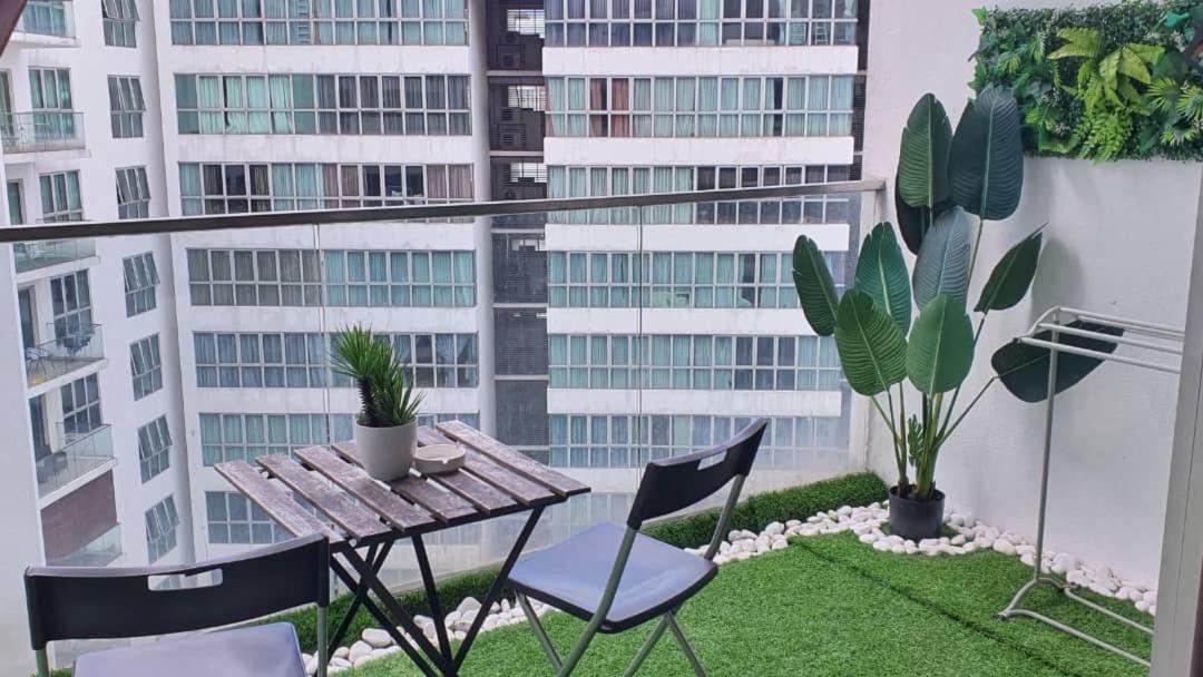 Regalia Suites With Infinity Pool Klcc By Staycation Homes 쿠알라룸푸르 외부 사진