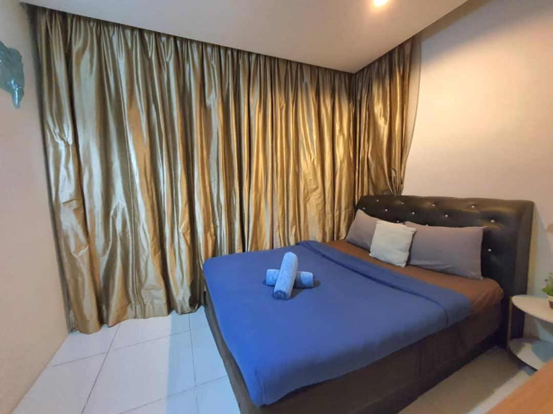 Regalia Suites With Infinity Pool Klcc By Staycation Homes 쿠알라룸푸르 외부 사진