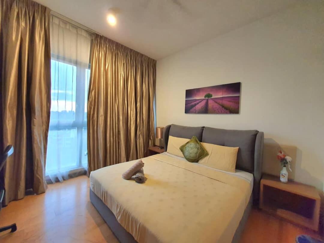 Regalia Suites With Infinity Pool Klcc By Staycation Homes 쿠알라룸푸르 외부 사진