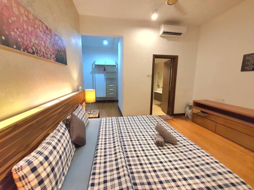 Regalia Suites With Infinity Pool Klcc By Staycation Homes 쿠알라룸푸르 외부 사진