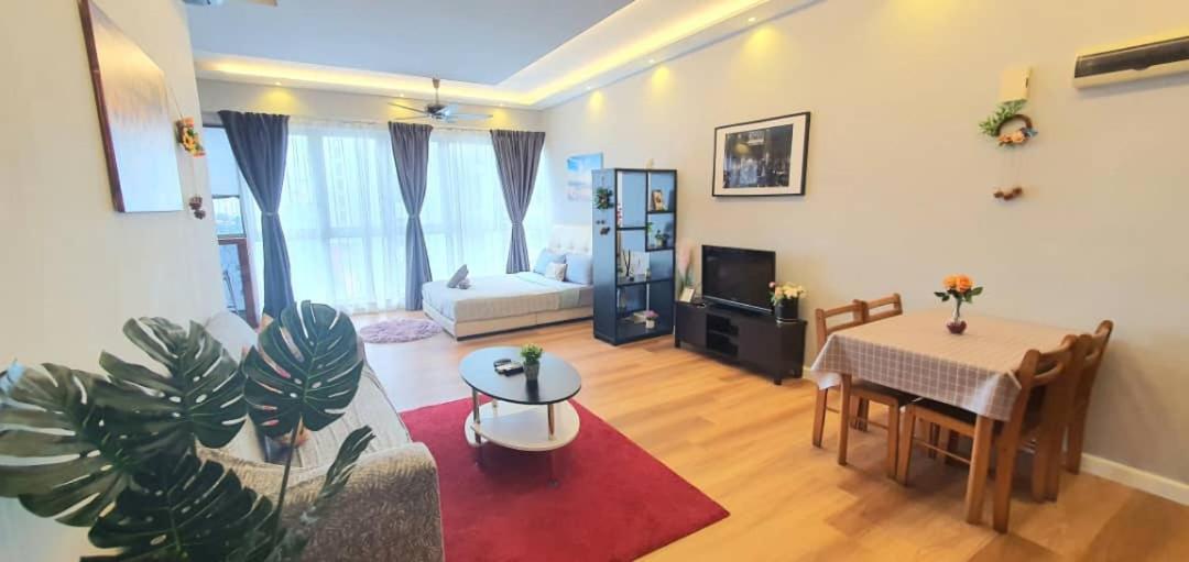 Regalia Suites With Infinity Pool Klcc By Staycation Homes 쿠알라룸푸르 외부 사진