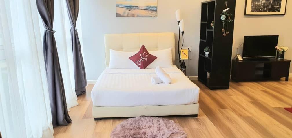 Regalia Suites With Infinity Pool Klcc By Staycation Homes 쿠알라룸푸르 외부 사진