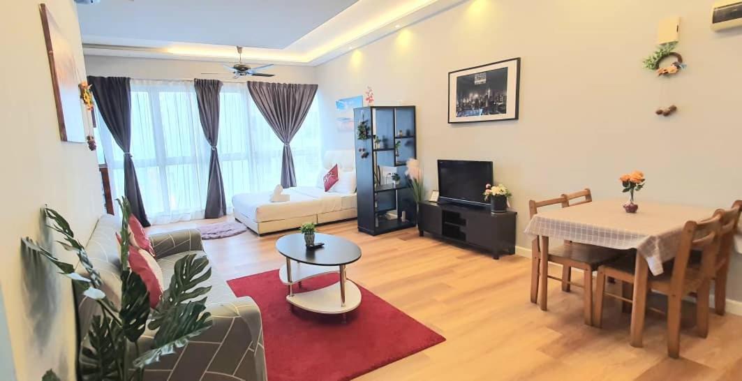 Regalia Suites With Infinity Pool Klcc By Staycation Homes 쿠알라룸푸르 외부 사진