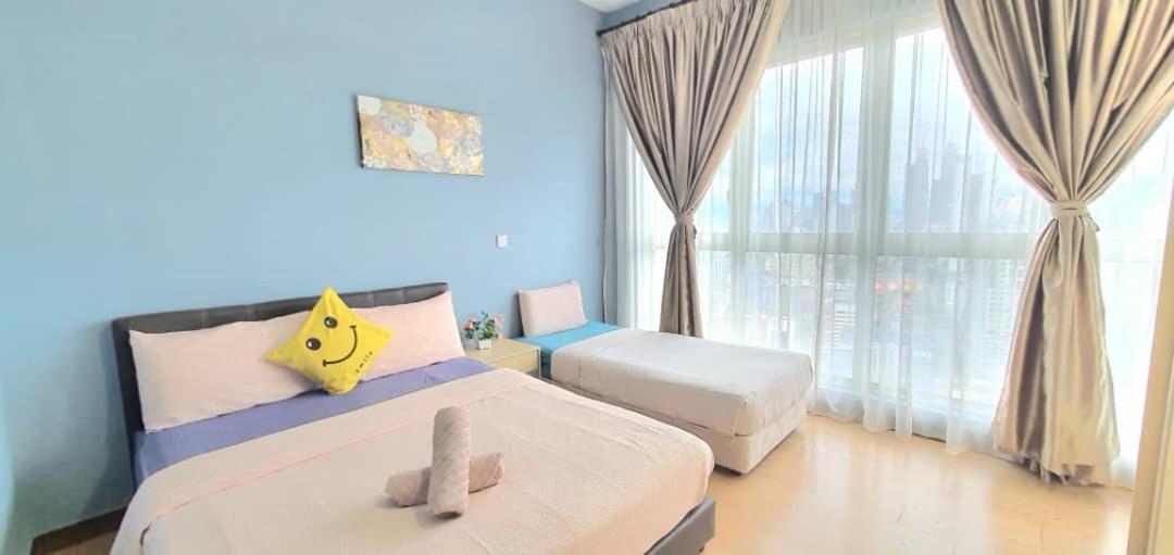 Regalia Suites With Infinity Pool Klcc By Staycation Homes 쿠알라룸푸르 외부 사진