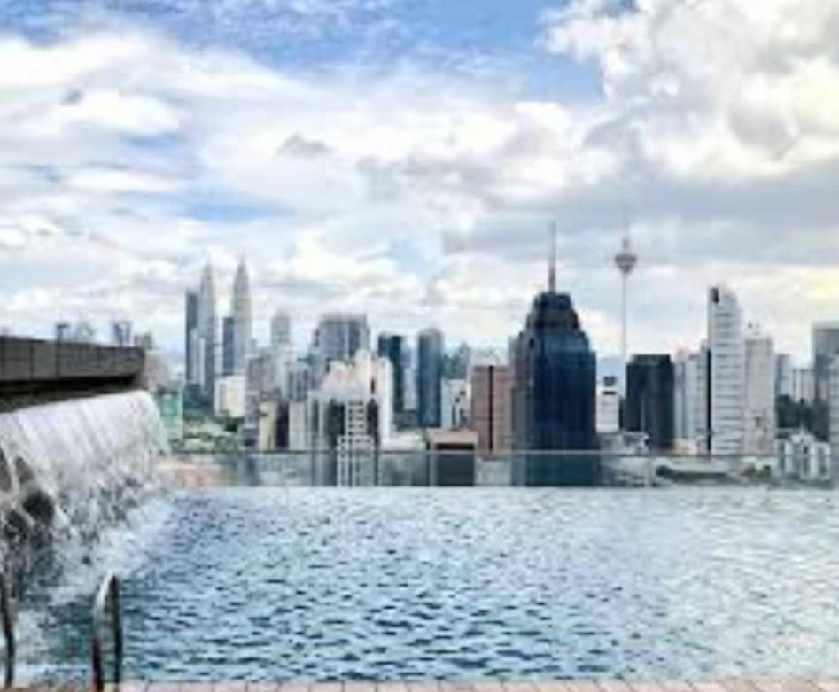 Regalia Suites With Infinity Pool Klcc By Staycation Homes 쿠알라룸푸르 외부 사진