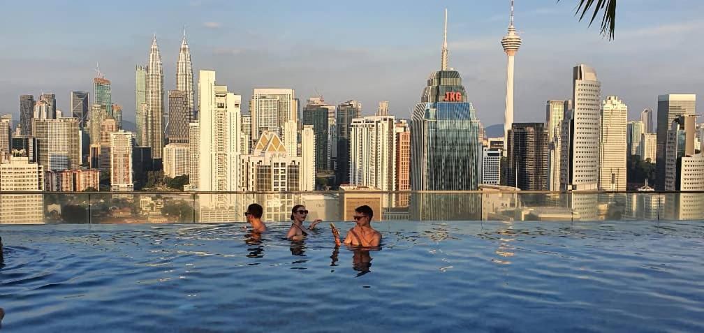 Regalia Suites With Infinity Pool Klcc By Staycation Homes 쿠알라룸푸르 외부 사진