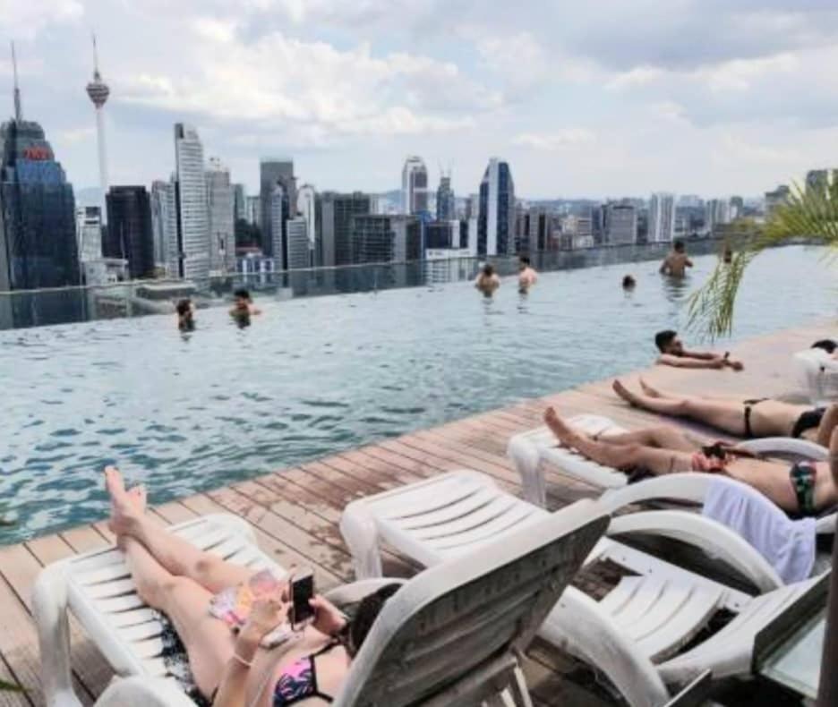 Regalia Suites With Infinity Pool Klcc By Staycation Homes 쿠알라룸푸르 외부 사진