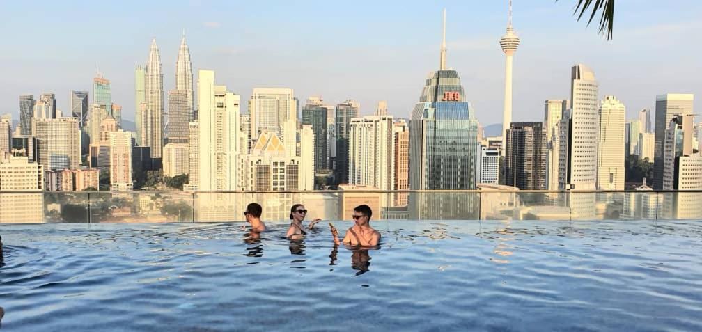 Regalia Suites With Infinity Pool Klcc By Staycation Homes 쿠알라룸푸르 외부 사진