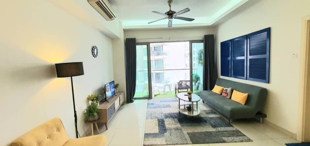 Regalia Suites With Infinity Pool Klcc By Staycation Homes 쿠알라룸푸르 외부 사진