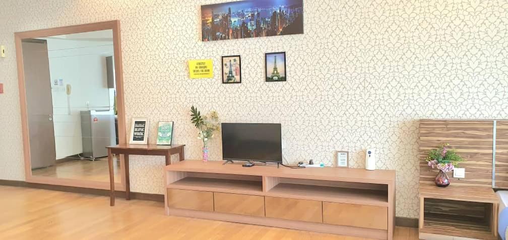Regalia Suites With Infinity Pool Klcc By Staycation Homes 쿠알라룸푸르 외부 사진