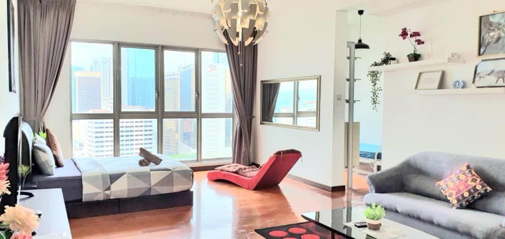 Regalia Suites With Infinity Pool Klcc By Staycation Homes 쿠알라룸푸르 외부 사진