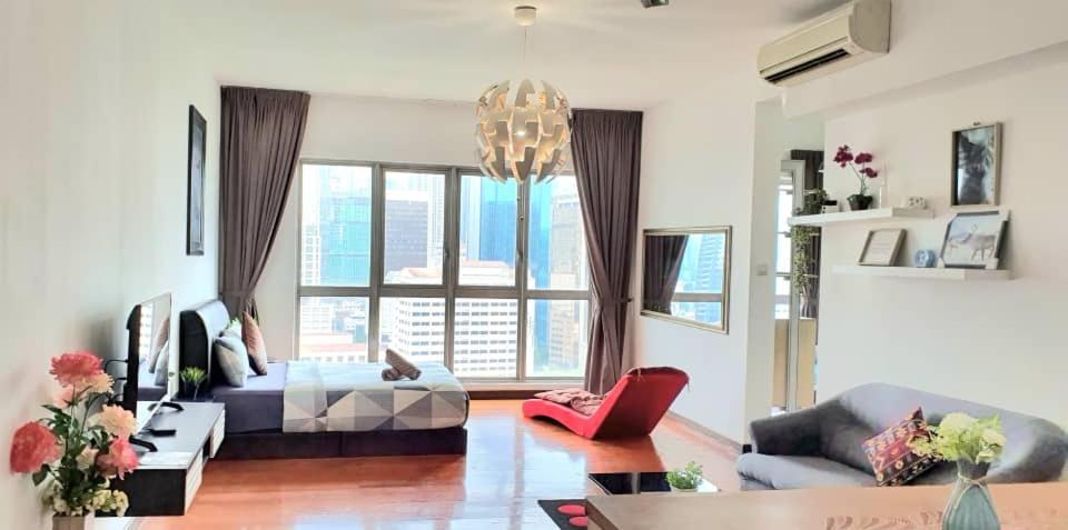 Regalia Suites With Infinity Pool Klcc By Staycation Homes 쿠알라룸푸르 외부 사진