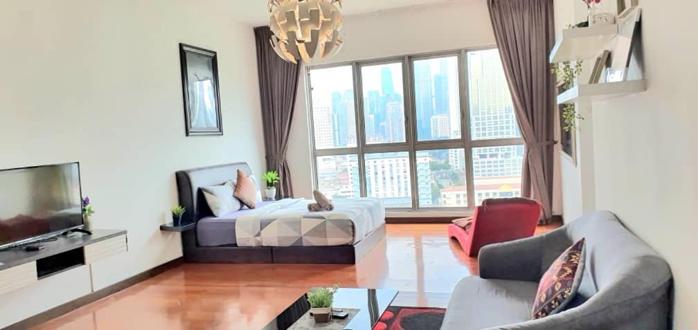 Regalia Suites With Infinity Pool Klcc By Staycation Homes 쿠알라룸푸르 외부 사진