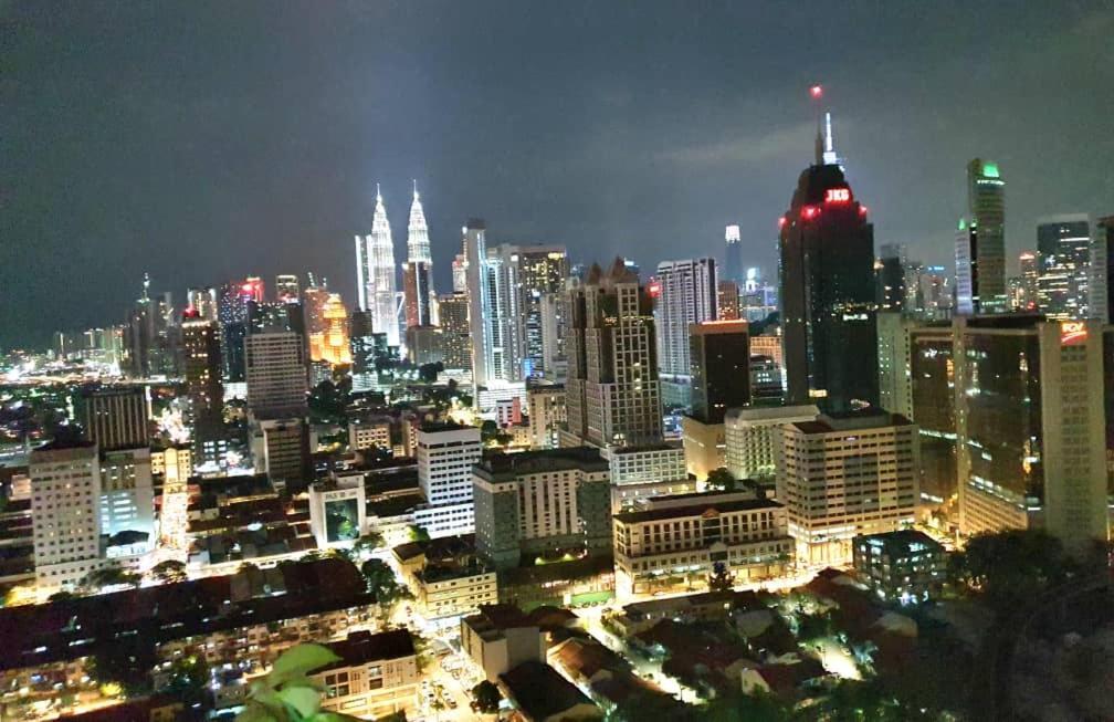 Regalia Suites With Infinity Pool Klcc By Staycation Homes 쿠알라룸푸르 외부 사진