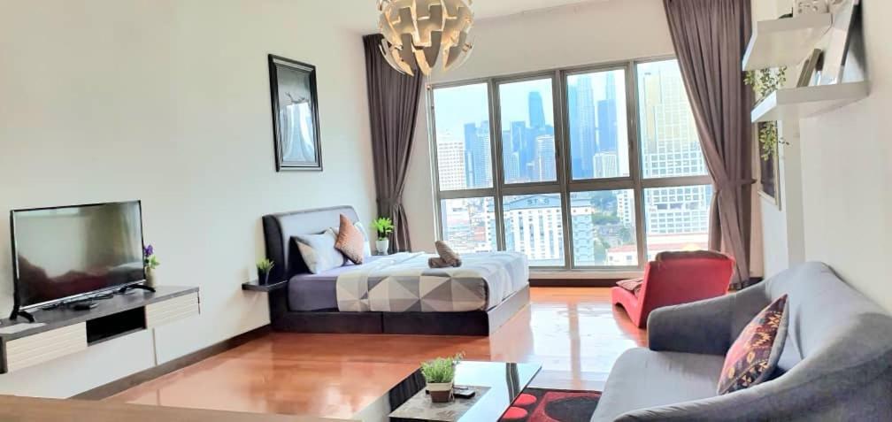 Regalia Suites With Infinity Pool Klcc By Staycation Homes 쿠알라룸푸르 외부 사진